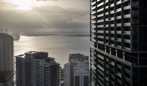 Превью обои здания, дома, море, город, вид сверху, черно-белый
