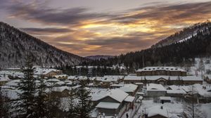 Превью обои здания, дома, снег, горы, пейзаж