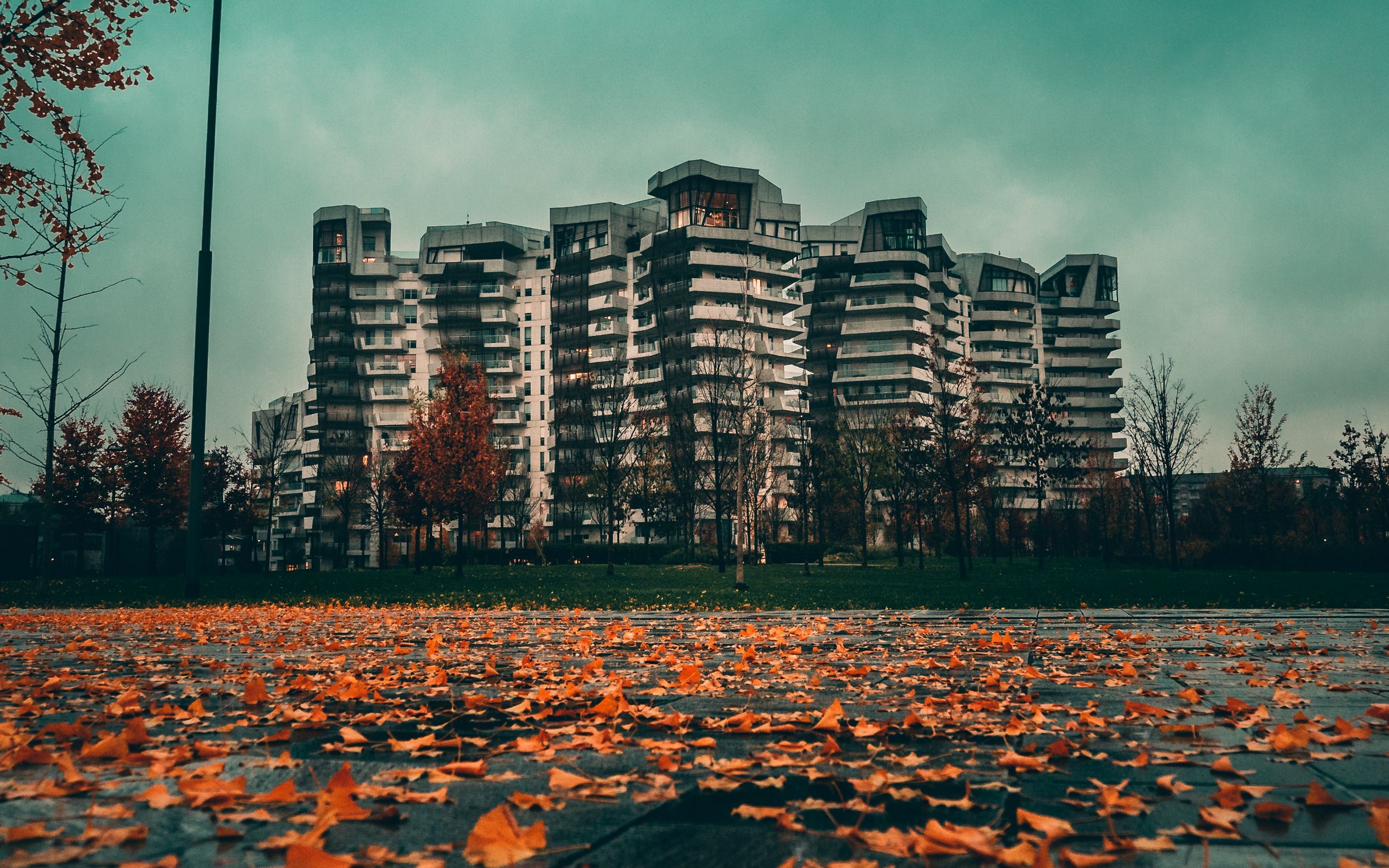 Листа город. Осенний город. Спальные районы. Эстетика российских городов. Осень Россия Эстетика город.