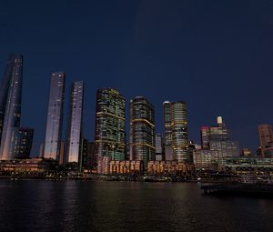 Превью обои здания, город, река, мост, вечер, ночь, темный