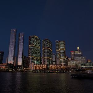 Превью обои здания, город, река, мост, вечер, ночь, темный