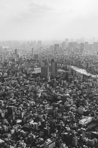 Превью обои здания, город, туман, токио, япония, черно-белый