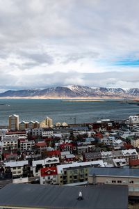 Превью обои здания, море, горы, облака, город
