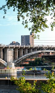 Превью обои здания, мост, река, деревья, листья