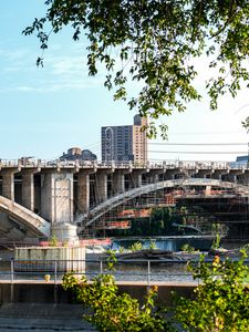 Превью обои здания, мост, река, деревья, листья
