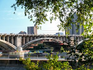 Превью обои здания, мост, река, деревья, листья