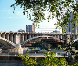 Превью обои здания, мост, река, деревья, листья