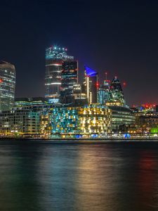 Превью обои здания, ночной город, огни, море