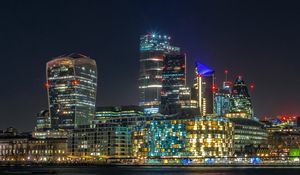 Превью обои здания, ночной город, огни, море
