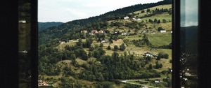 Превью обои здания, окно, склон, деревья