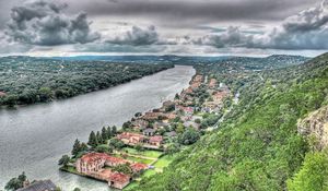 Превью обои здания, река, возвышенности, небо, берег, деревья, hdr