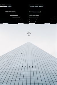 Превью обои здания, самолет, небо, минимализм
