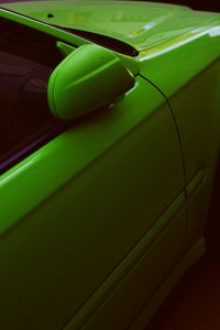Превью обои зеленый, машина, зеркало