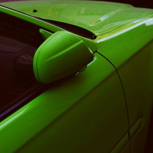 Превью обои зеленый, машина, зеркало