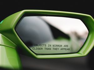 Превью обои зеркало, надпись, автомобиль, фраза