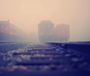 Превью обои железная дорога, поезд, рельсы, туман