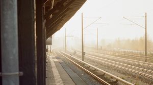 Превью обои железная дорога, станция, туман