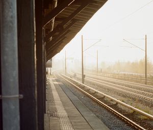 Превью обои железная дорога, станция, туман