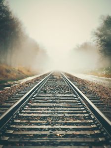 Превью обои железная дорога, туман, осень, направление
