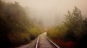 Превью обои железная дорога, туман, поворот, деревья