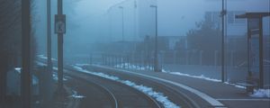 Превью обои железная дорога, туман, поворот, станция