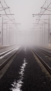 Превью обои железная дорога, туман, провода, щебень, галька