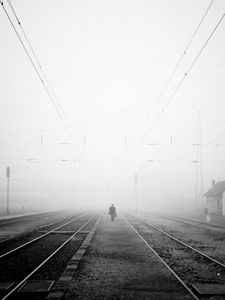 Превью обои железная дорога, туман, вечер, одиночество, чб