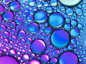 Превью обои жидкость, масло, пузыри, макро, фиолетовый, синий