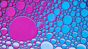 Превью обои жидкость, пузыри, блики, макро, фиолетовый, синий
