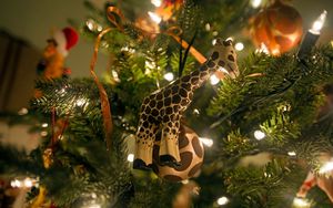 Превью обои жираф, елка, подарки, новый год