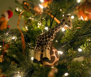 Превью обои жираф, елка, подарки, новый год