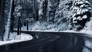 Превью обои зима, дорога, деревья, снег, поворот