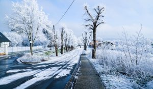 Превью обои зима, город, дорога, улица, снег