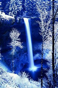 Превью обои зима, скала, водопад, иней, снег, деревья, мрачные, холод, краски, цвета