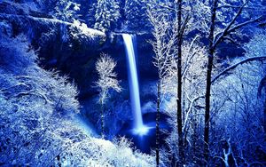 Превью обои зима, скала, водопад, иней, снег, деревья, мрачные, холод, краски, цвета