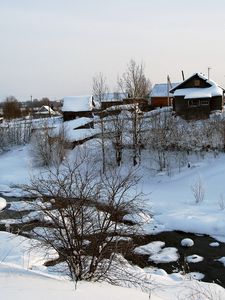 Превью обои зима, снег, дом, речка, кусты, спокойствие