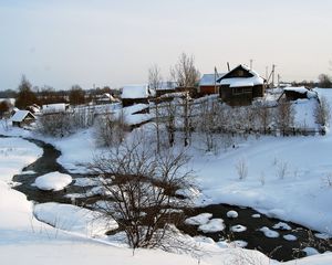 Превью обои зима, снег, дом, речка, кусты, спокойствие