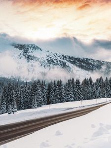 Превью обои зима, снег, дорога, горы, туман