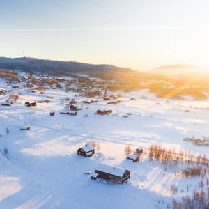 Превью обои зима, снег, солнечный свет, деревня, вид сверху