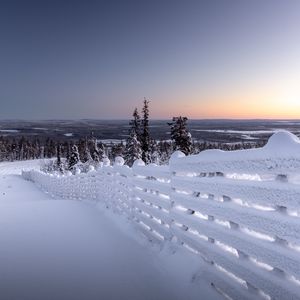 Превью обои зима, снег, забор, заснеженный, иней, горизонт