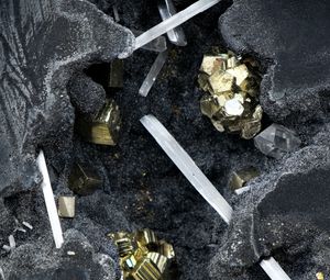 Превью обои золото, кристаллы, минералы, горные породы, камни
