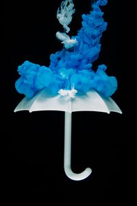 Превью обои зонт, краска, жидкость, сгустки, синий