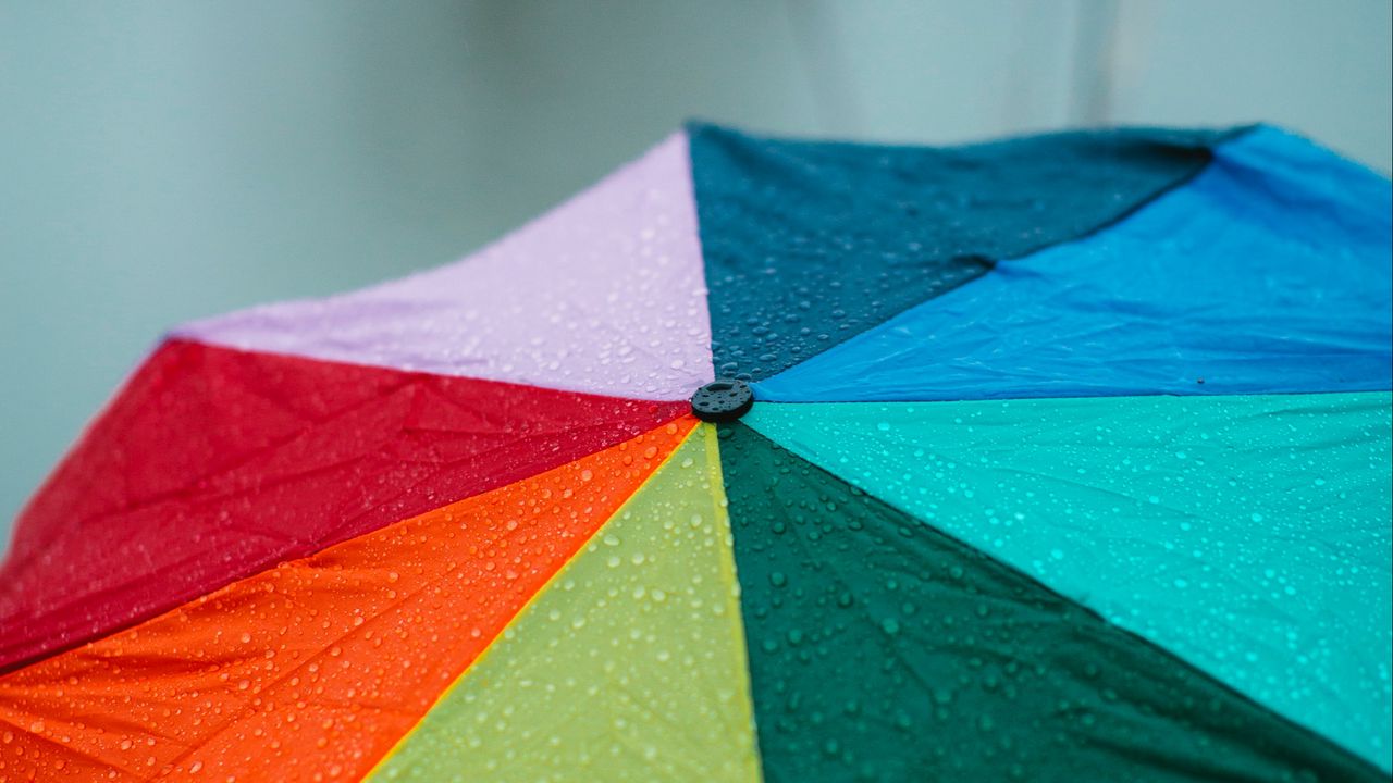 Обои зонт, разноцветный, дождь, капли