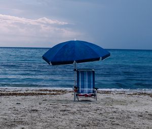 Превью обои зонт, шезлонг, пляж, море, синий