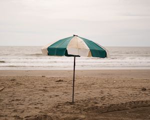 Превью обои зонтик, пляж, море, песок