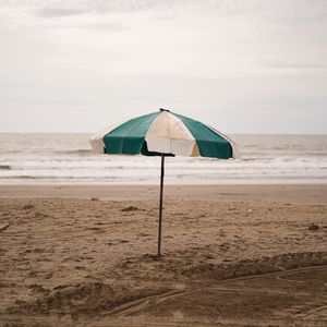 Превью обои зонтик, пляж, море, песок
