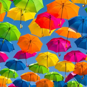 Превью обои зонтик, разноцветный, позитив, небо, радужный, яркий