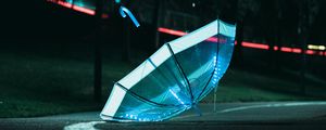 Превью обои зонтик, свет, свечение, ночь, темный
