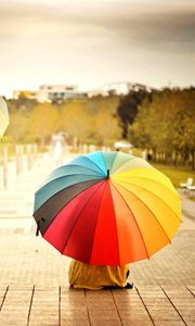 Превью обои зонты, разноцветные, дети, радужный, непогода, настроение