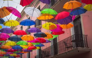 Превью обои зонты, здание, разноцветный, балкон